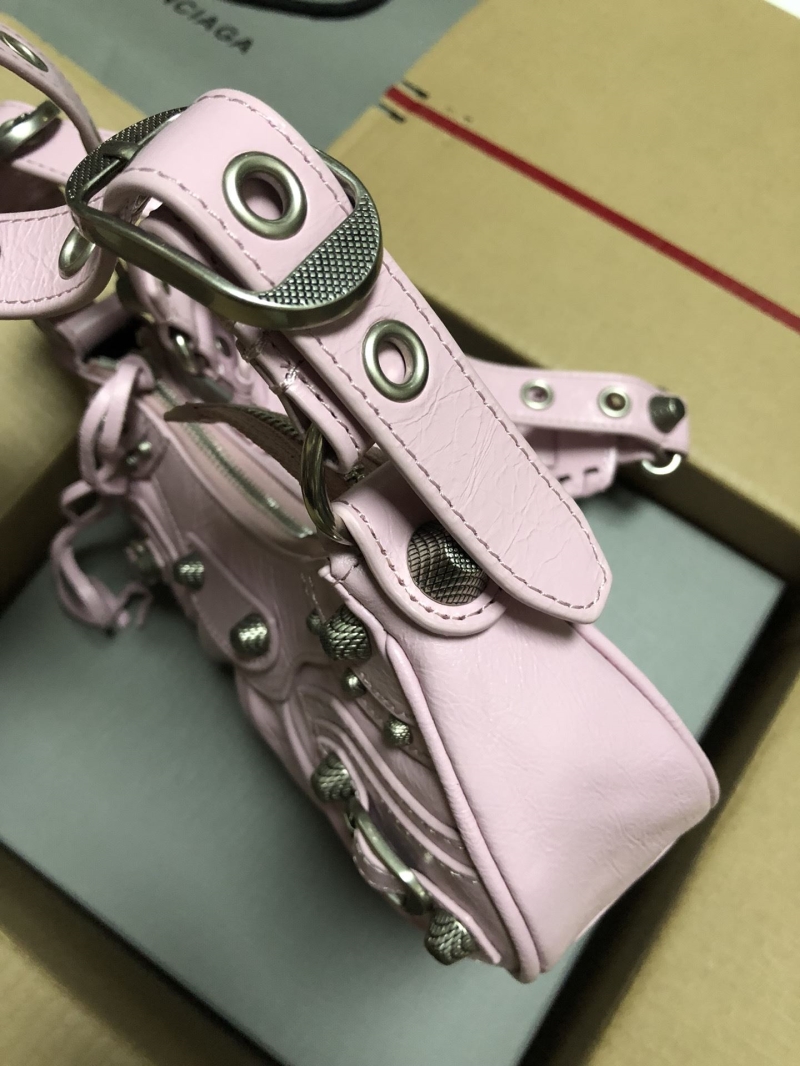 Ba1en*iaga le cagole bags